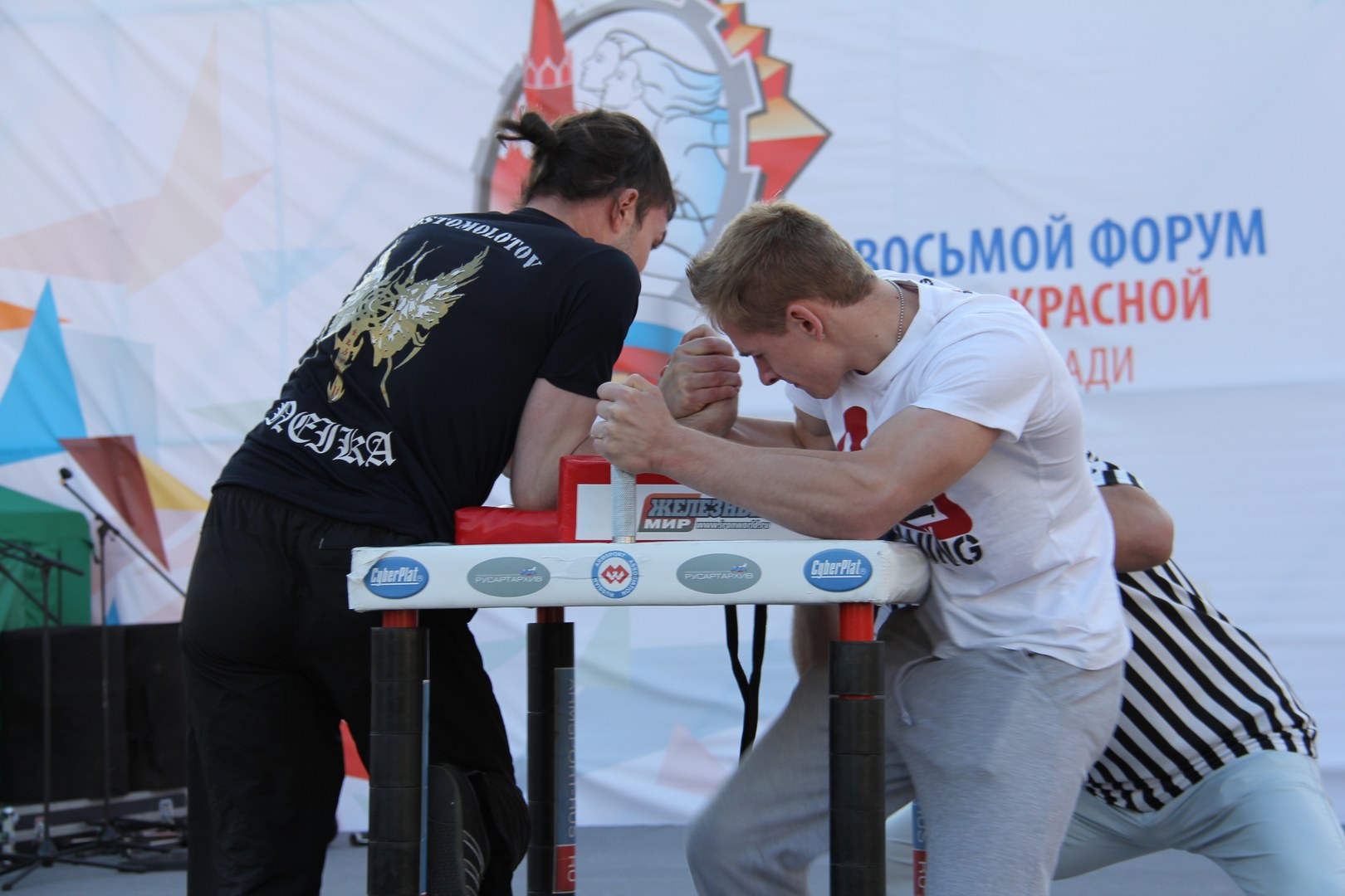 Armrestling Na Krasnoj Ploshchadi