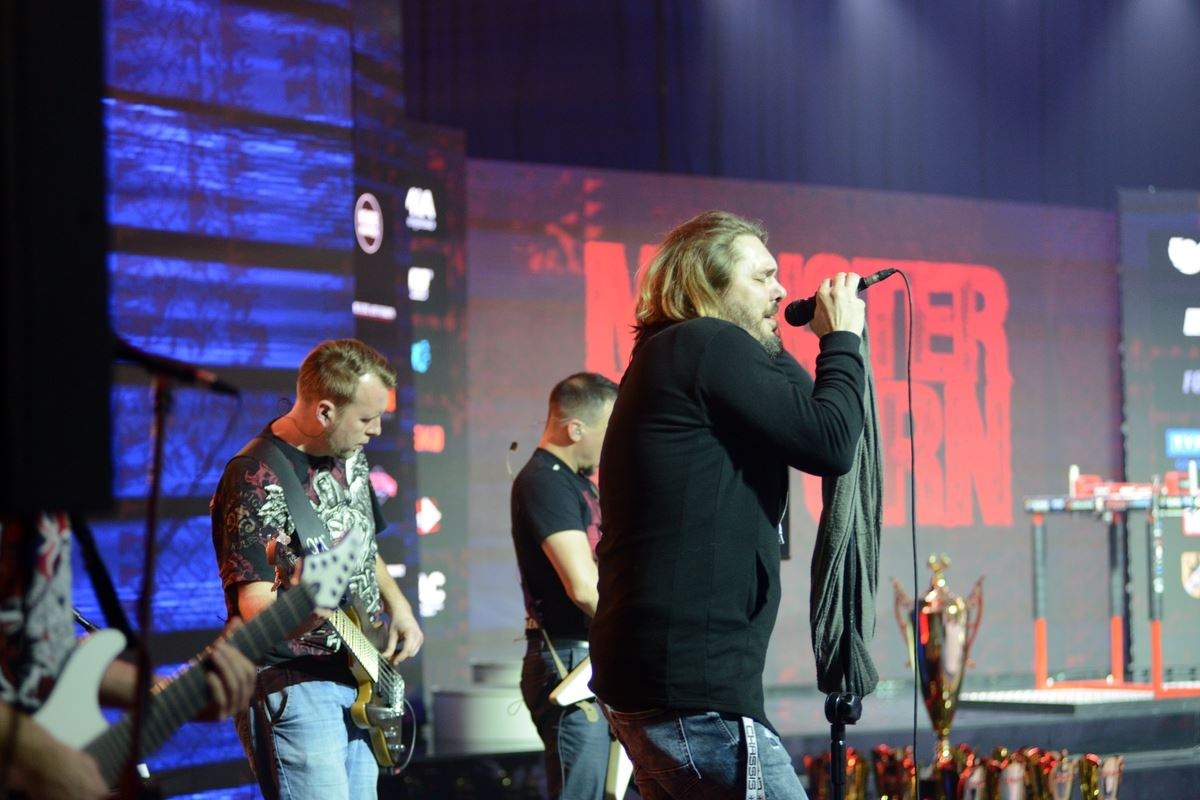 Zloty Tur 2016 Right Hand By Donat Supinski