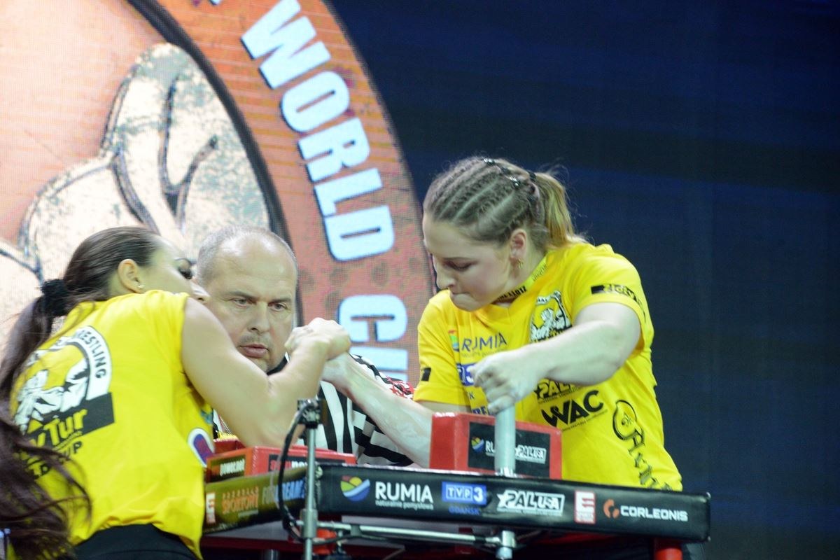 Zloty Tur 2016 Right Hand By Donat Supinski