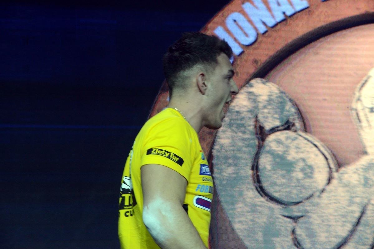 Zloty Tur 2016 Right Hand By Donat Supinski