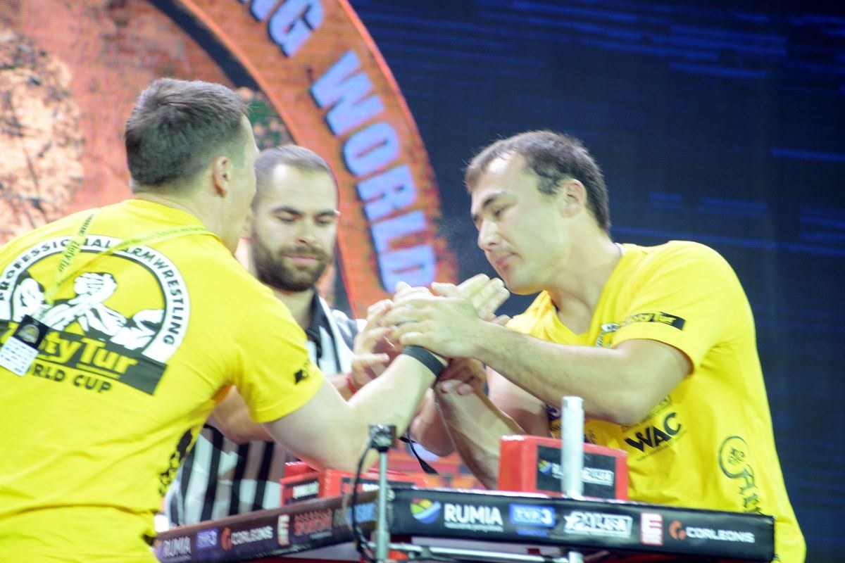 Zloty Tur 2016 Right Hand By Donat Supinski