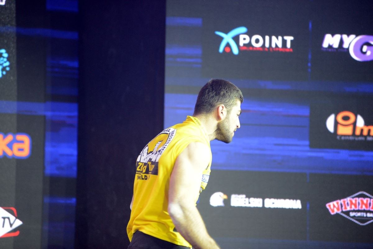 Zloty Tur 2016 Right Hand By Donat Supinski