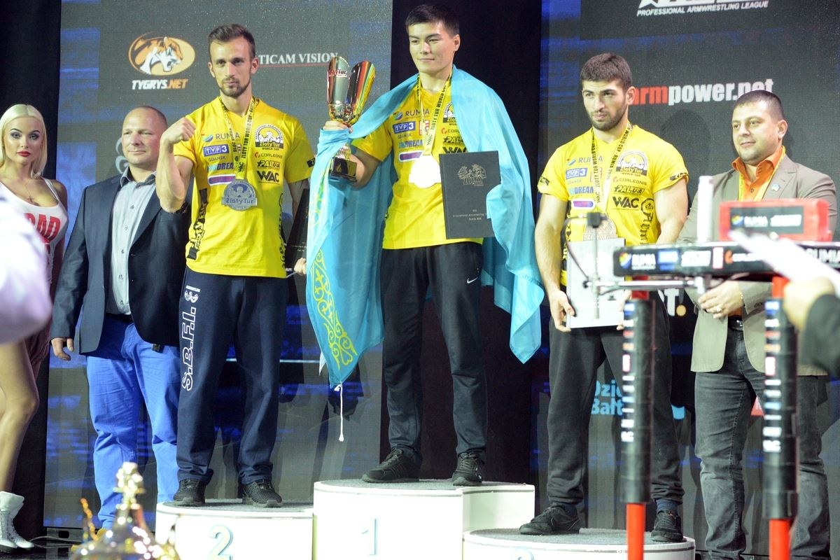 Zloty Tur 2016 Right Hand By Donat Supinski