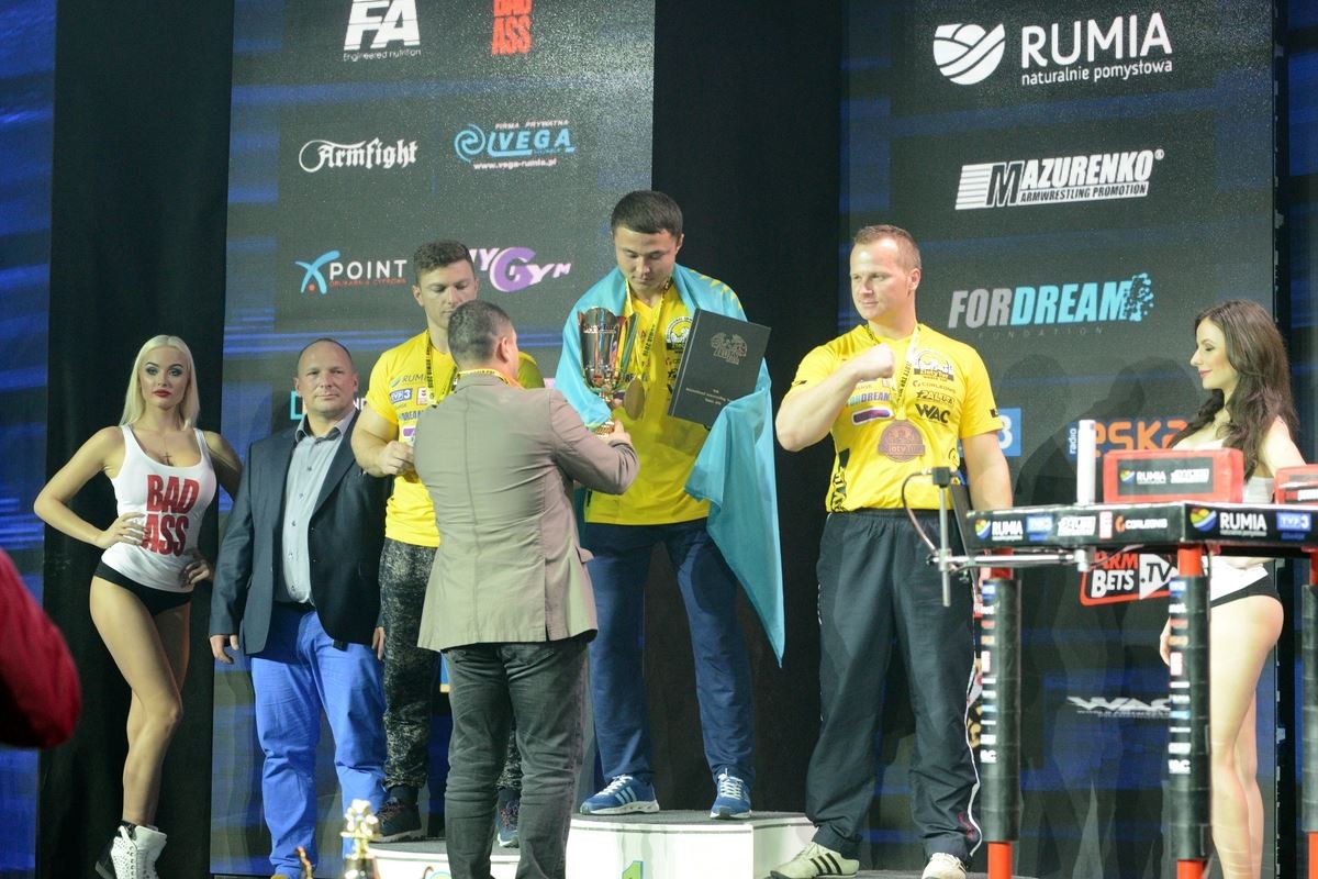 Zloty Tur 2016 Right Hand By Donat Supinski