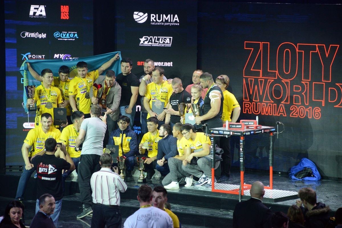 Zloty Tur 2016 Right Hand By Donat Supinski