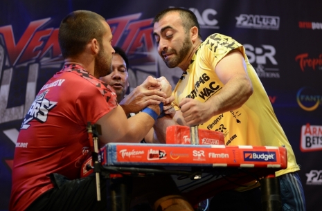 Armwrestling at LA Fitness Expo