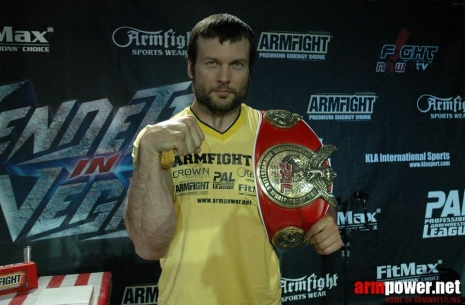 Larratt signed a contract to fight with Tsyplenkov
