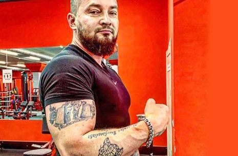 IVAN DOBROREZOV: TRASH TALKING IN ARMWRESTLING